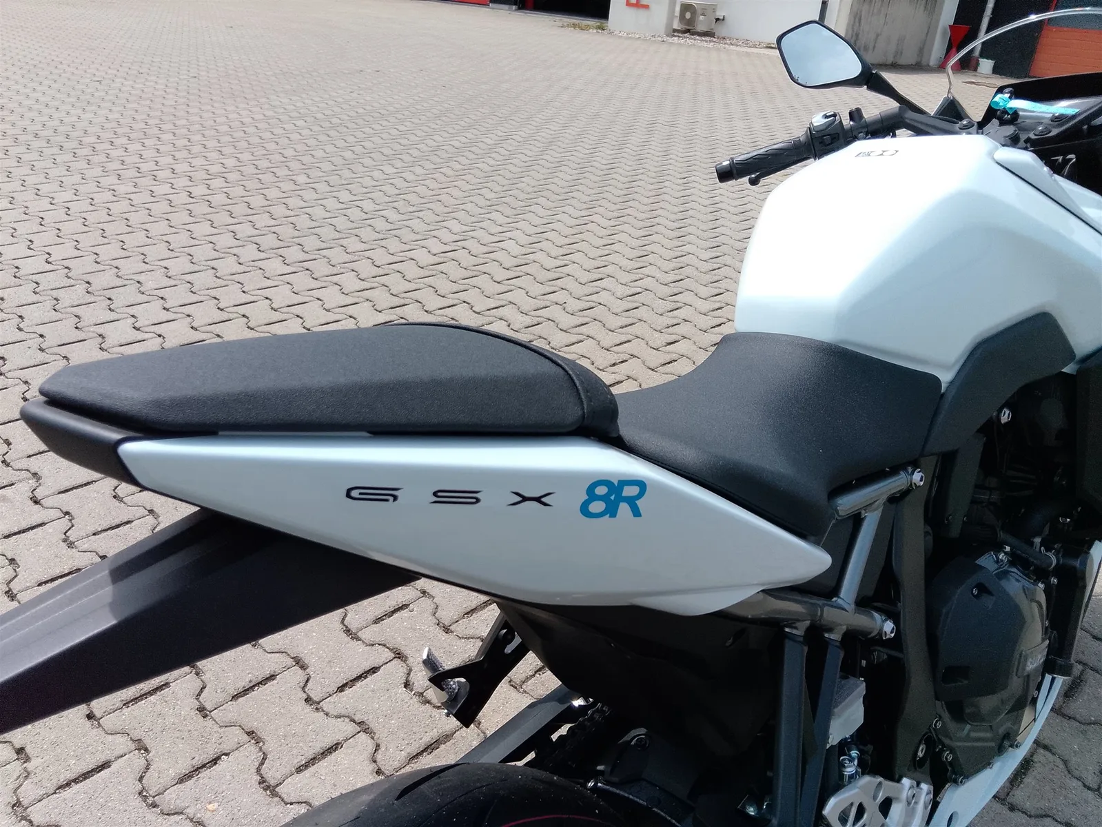 Suzuki GSX-8R ABS