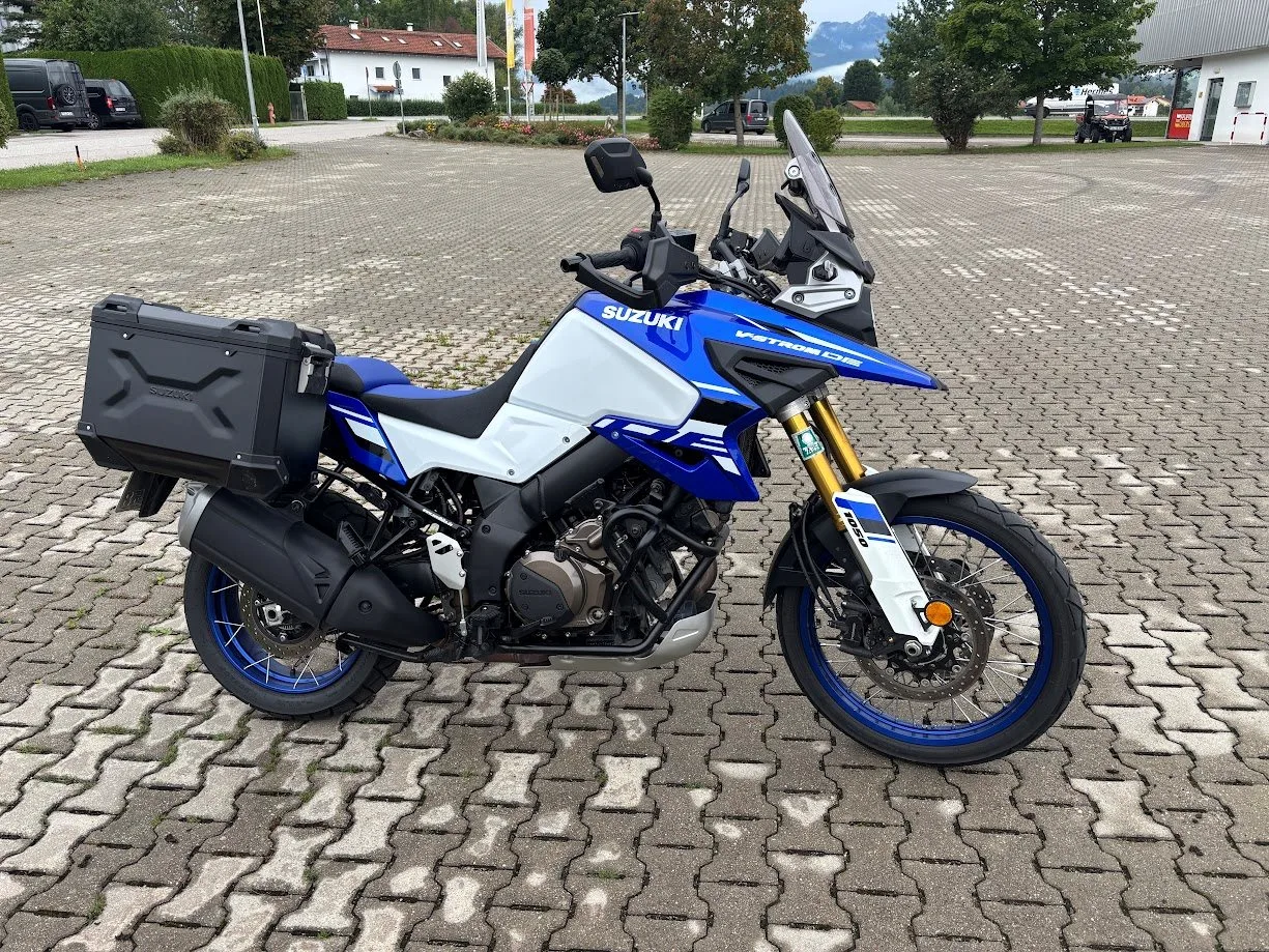 Suzuki V-Strom 1050DE Touring mit Koffersatz