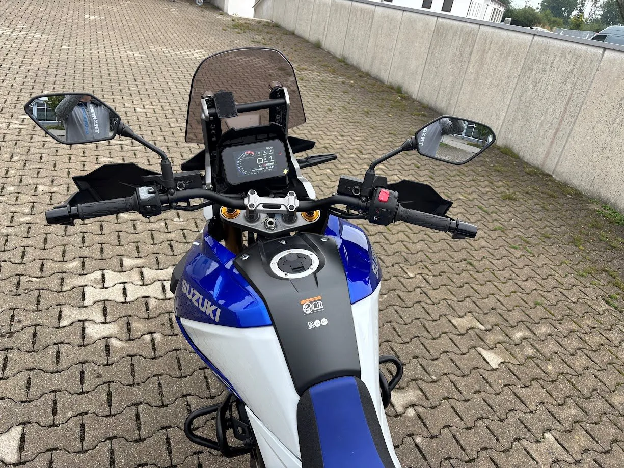Suzuki V-Strom 1050DE Touring mit Koffersatz