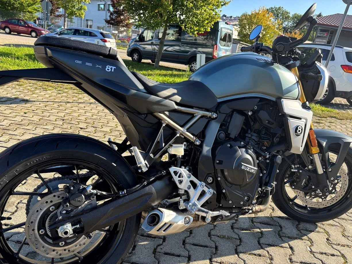 Suzuki GSX-8T Naked