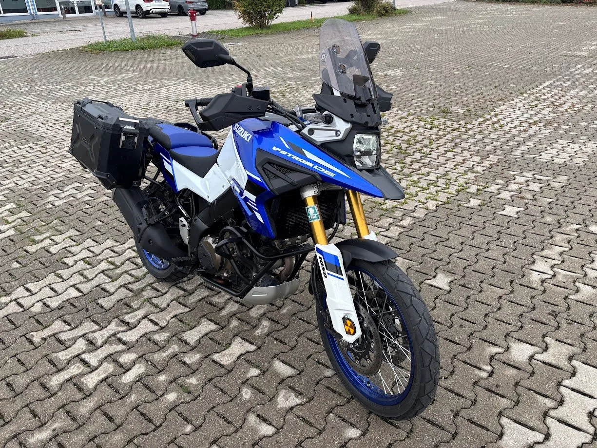 Suzuki V-Strom 1050DE Touring mit Koffersatz