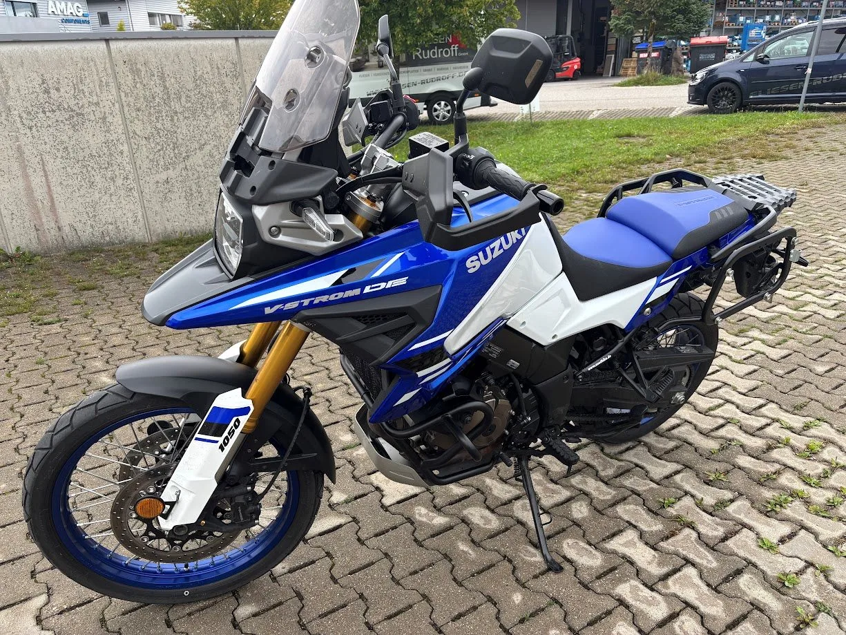 Suzuki V-Strom 1050DE Touring mit Koffersatz
