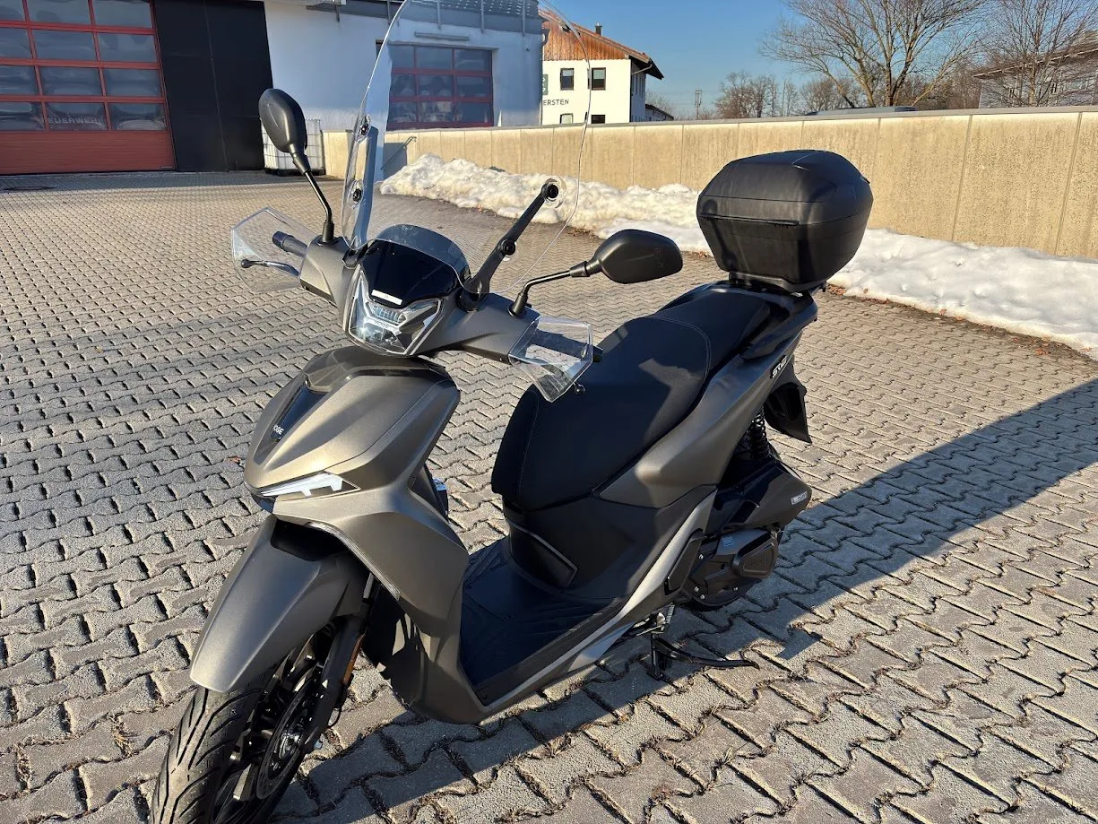 Voge SR1 125 ABS TCS Großradroller Top Ausstattung