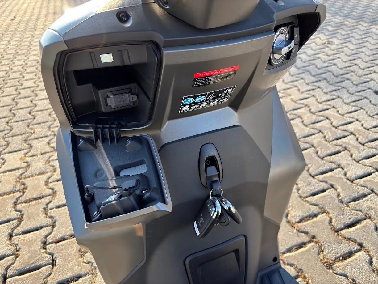 Voge SR1 125 ABS TCS Großradroller Top Ausstattung