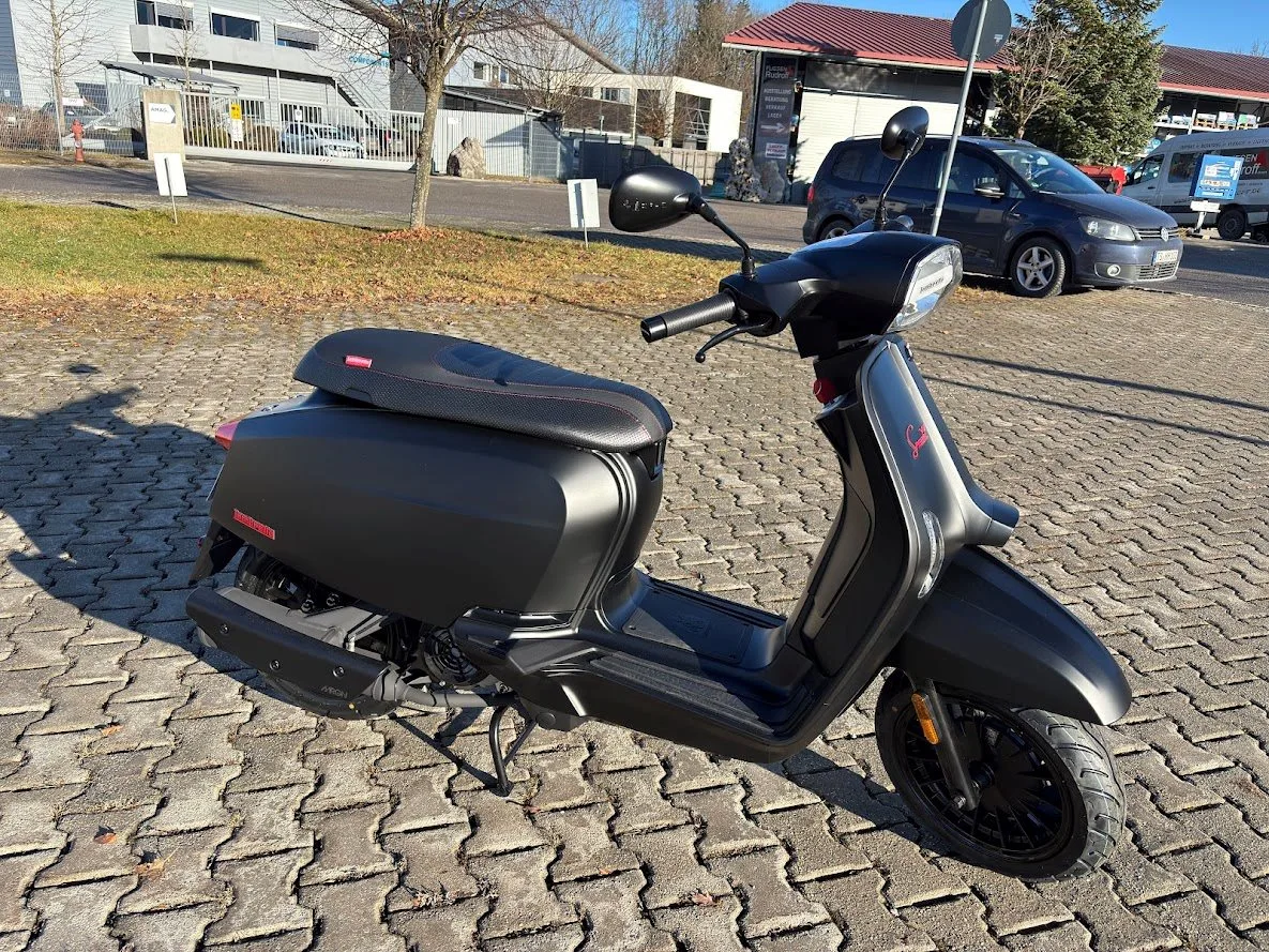 Lambretta V125 Special Mattschwarz