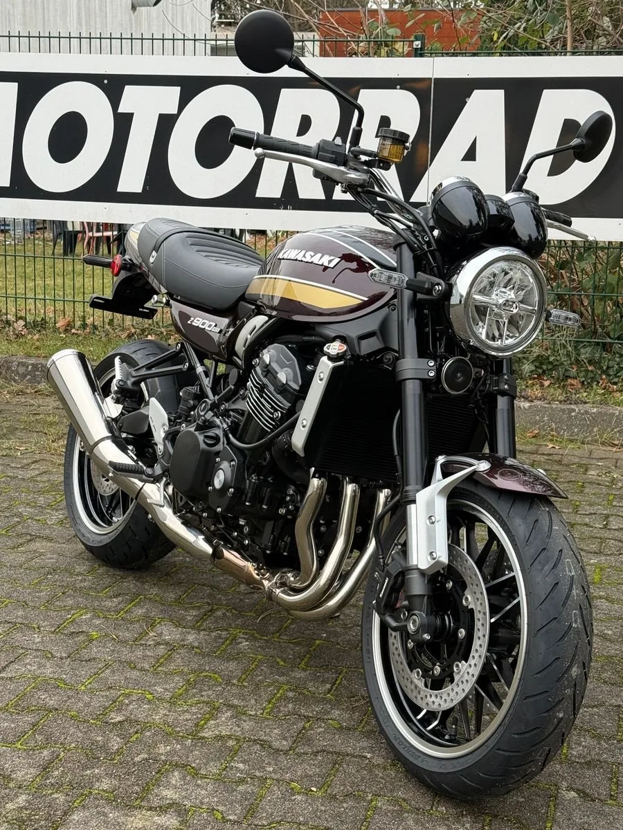 Kawasaki Z900 RS Black Ball Edition
