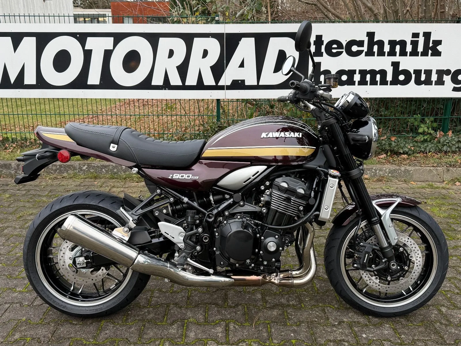 Kawasaki Z900 RS Black Ball Edition