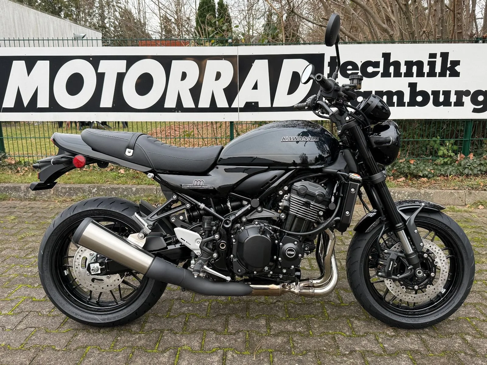 Kawasaki Z900 RS Black Ball Edition