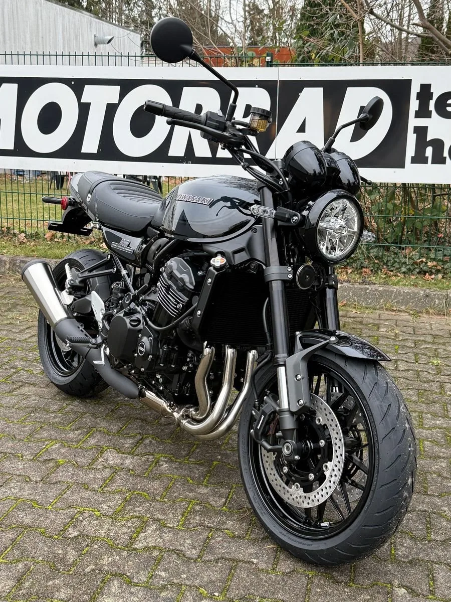 Kawasaki Z900 RS Black Ball Edition