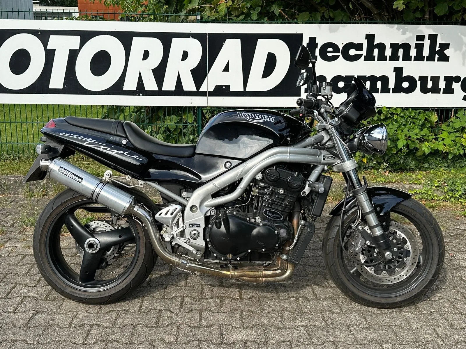 Triumph Speed Triple 1200 RS T509 mit COBRA Auspuff