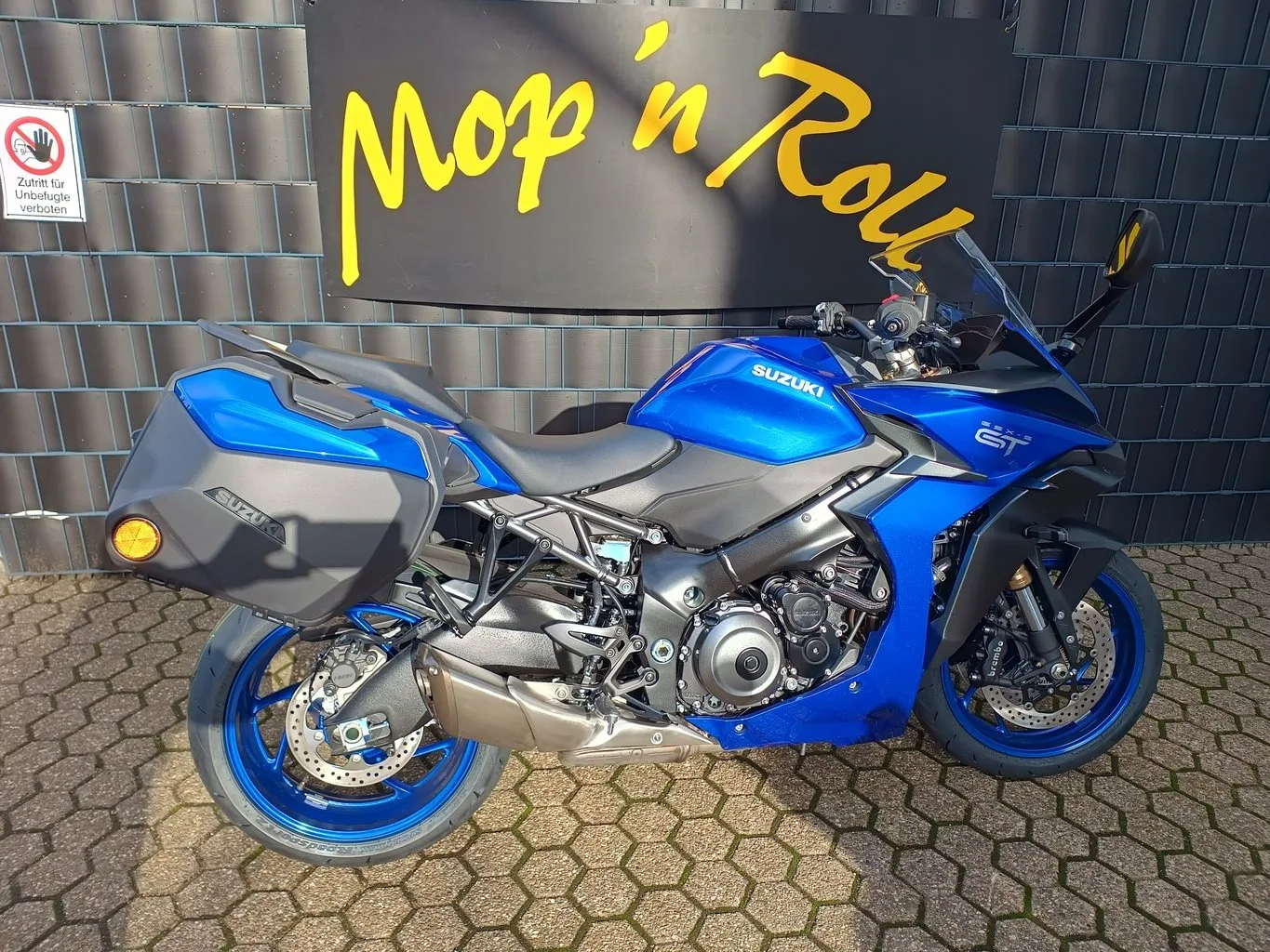 Suzuki GSX-S1000GT Travel Edition