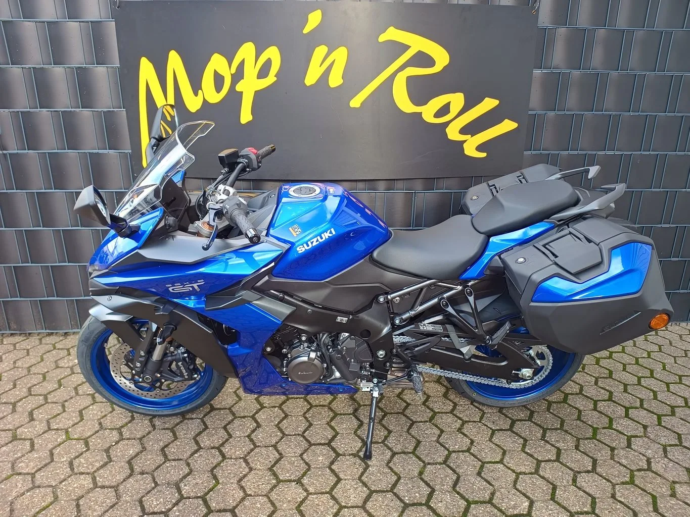 Suzuki GSX-S1000GT Travel Edition