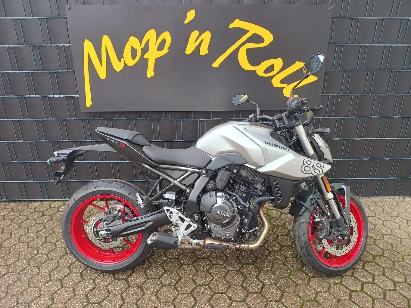 Suzuki GSX-8S