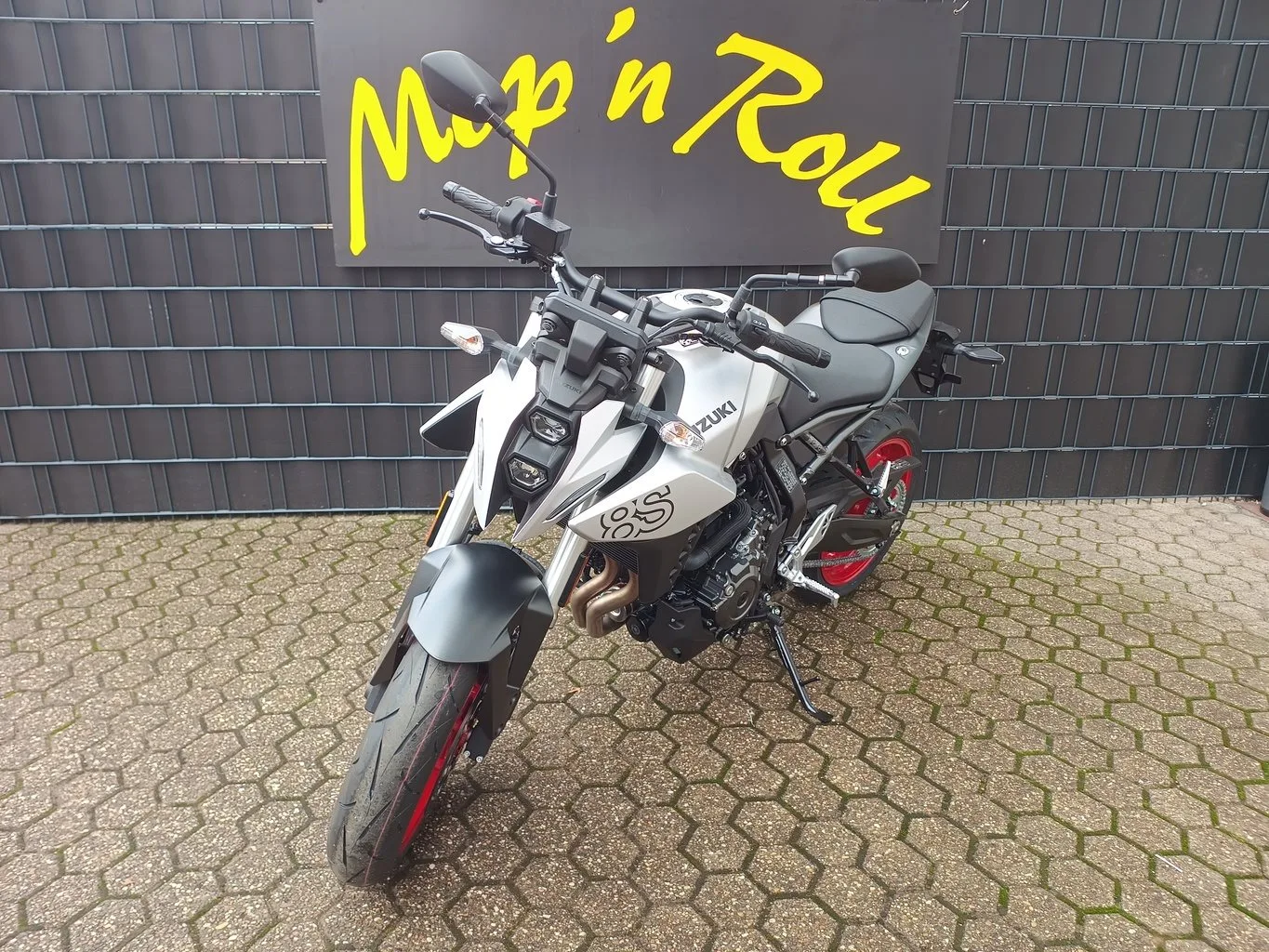 Suzuki GSX-8S
