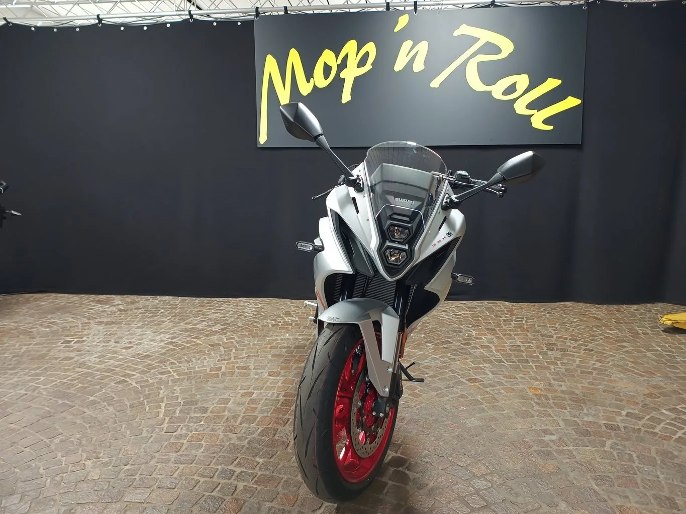 Suzuki GSX-8R