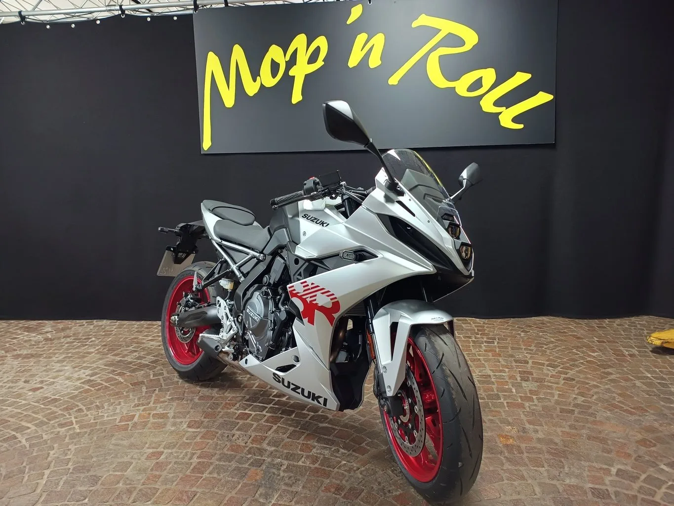 Suzuki GSX-8R