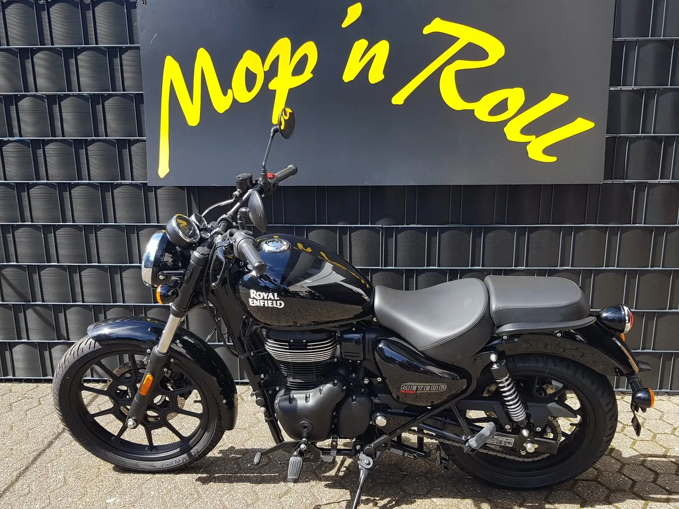 Royal Enfield Meteor 350 Fireball