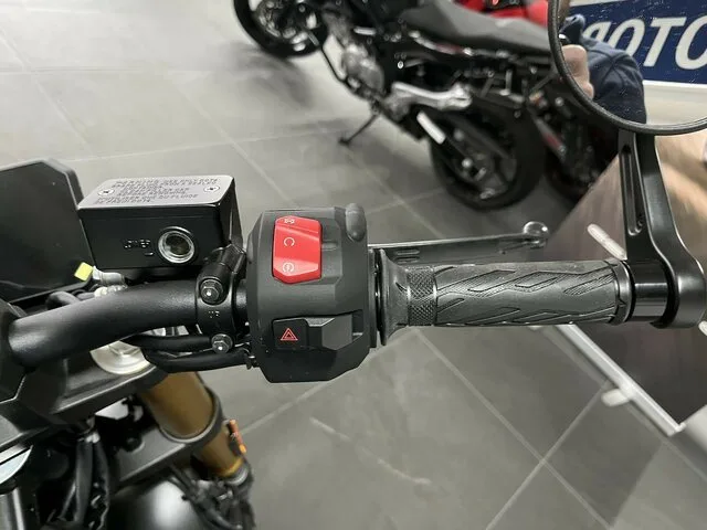 Suzuki GSX-8T