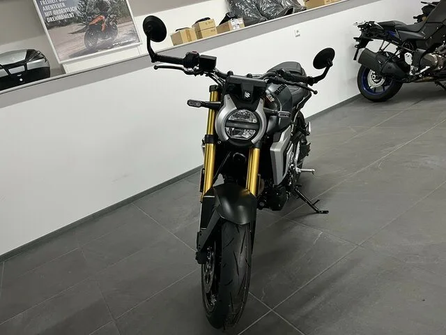 Suzuki GSX-8T