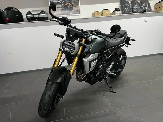 Suzuki GSX-8T