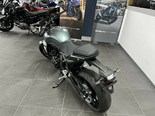 Suzuki GSX-8T