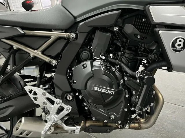 Suzuki GSX-8T