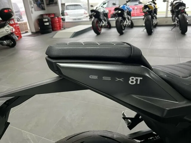 Suzuki GSX-8T
