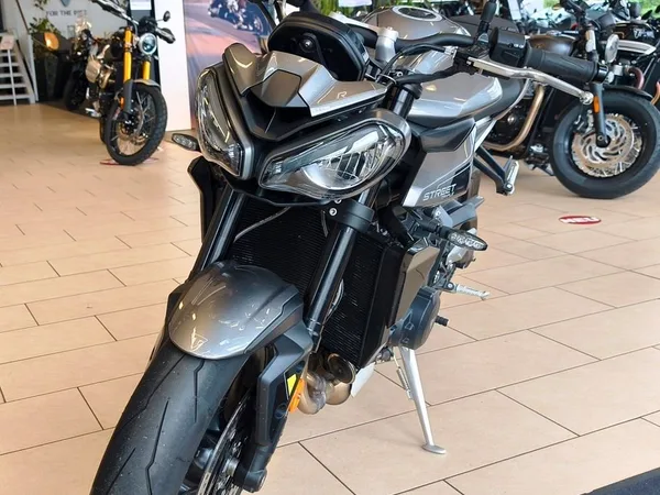 Triumph Street Triple R
