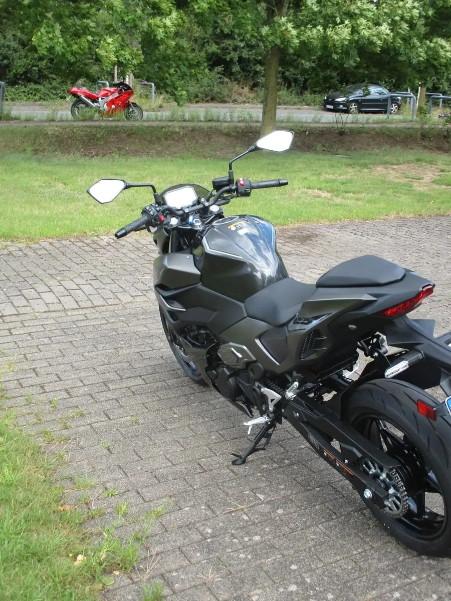 Kawasaki ZR-7