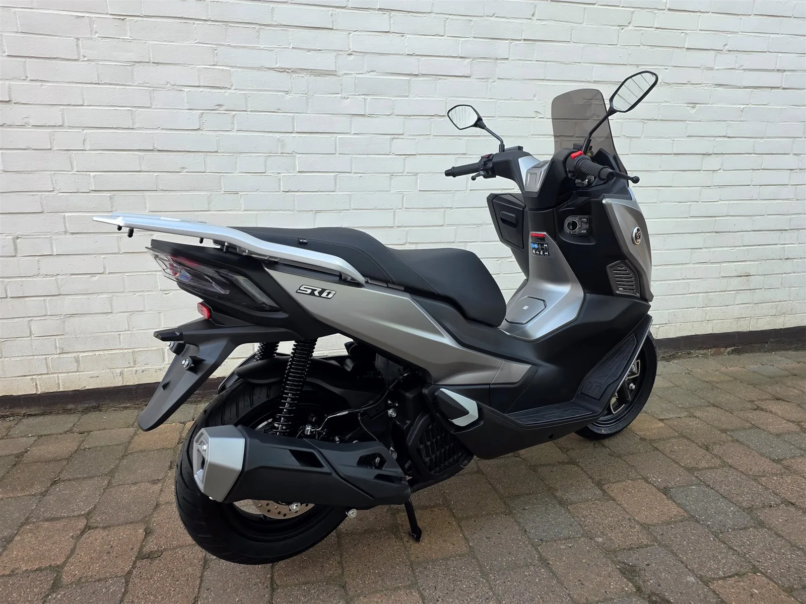 Voge SR1 125 ABS TCS Keyless, TFT Display, Träger