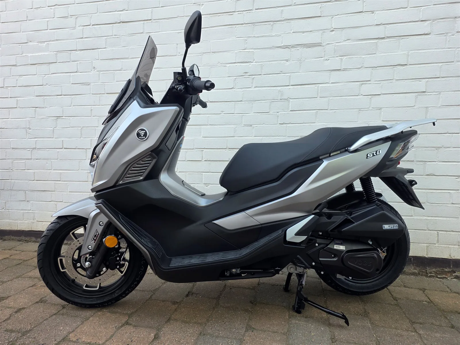 Voge SR1 125 ABS TCS Keyless, TFT Display, Träger