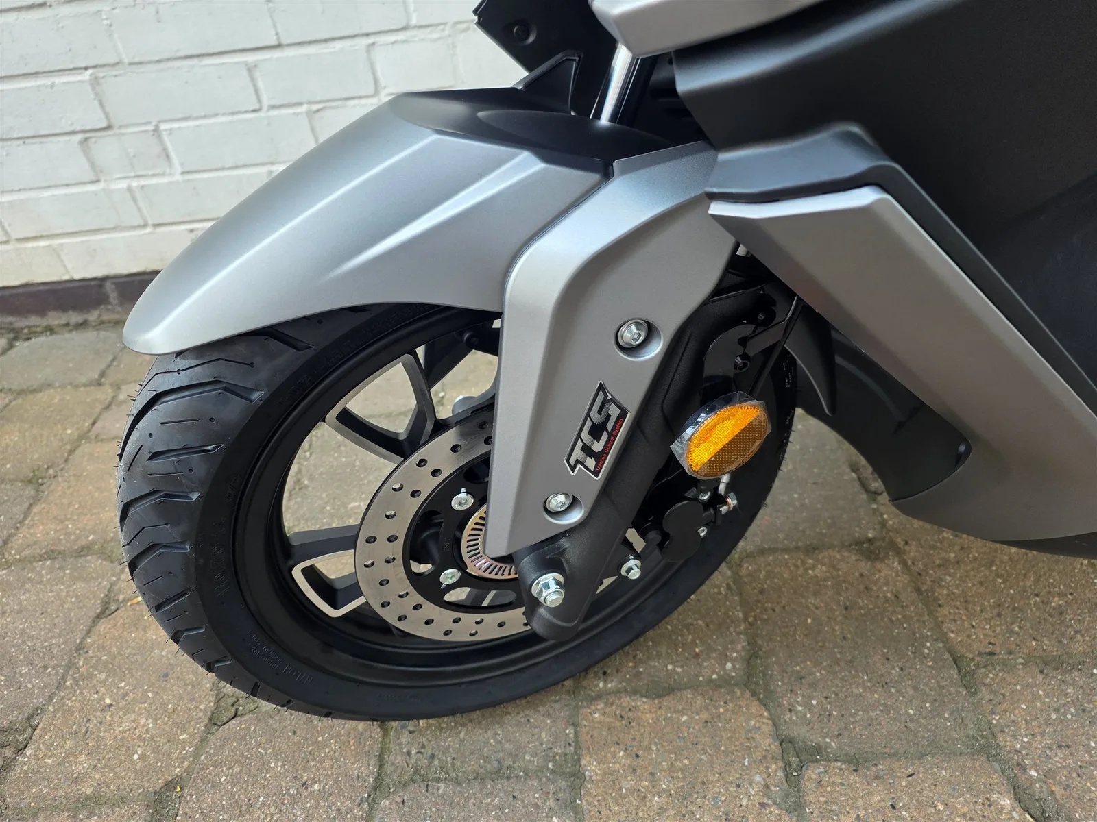 Voge SR1 125 ABS TCS Keyless, TFT Display, Träger