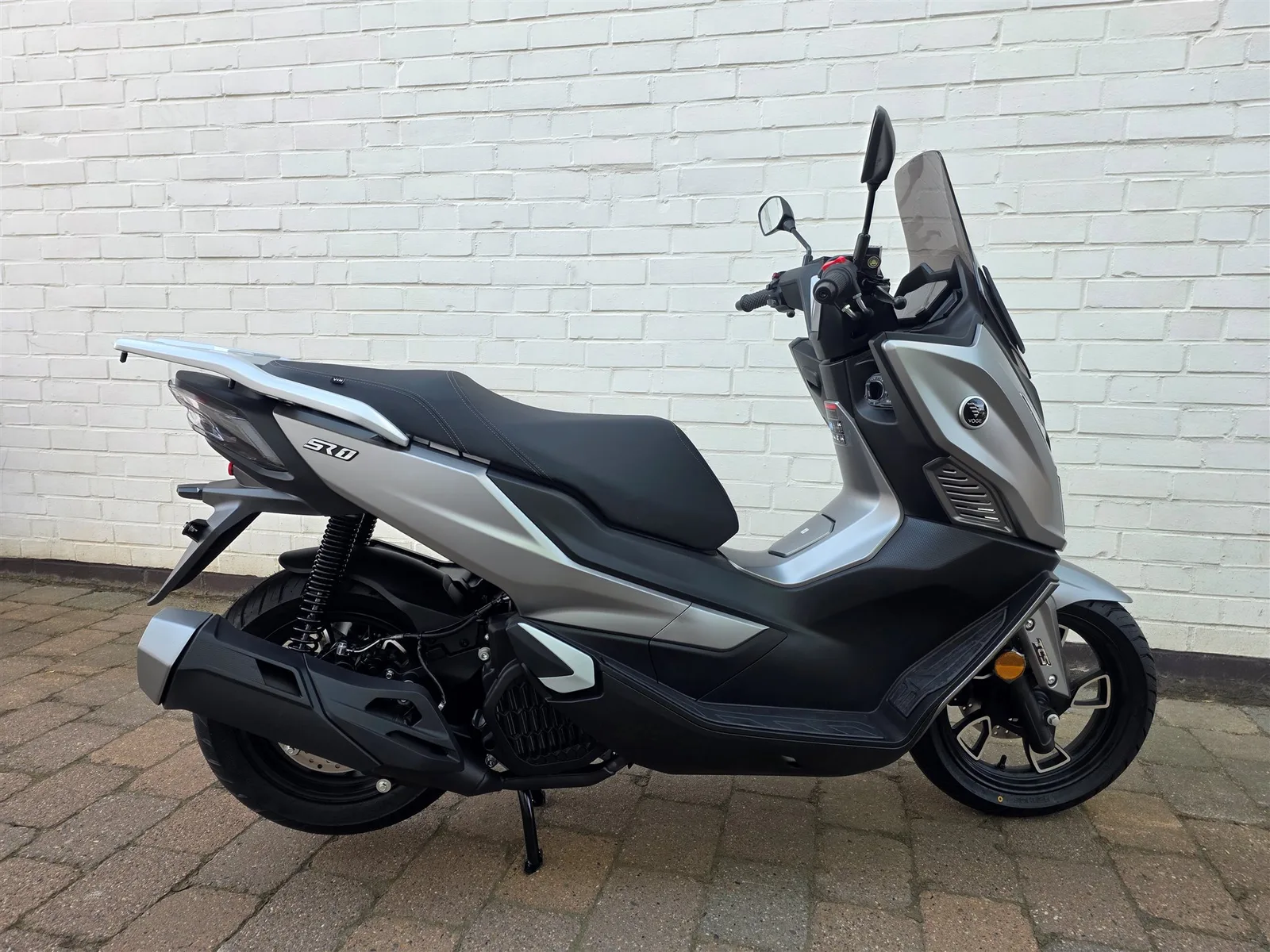 Voge SR1 125 ABS TCS Keyless, TFT Display, Träger