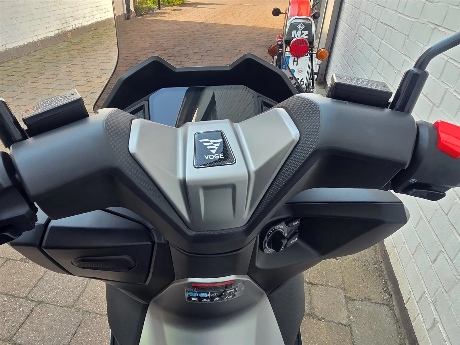 Voge SR1 125 ABS TCS Keyless, TFT Display, Träger
