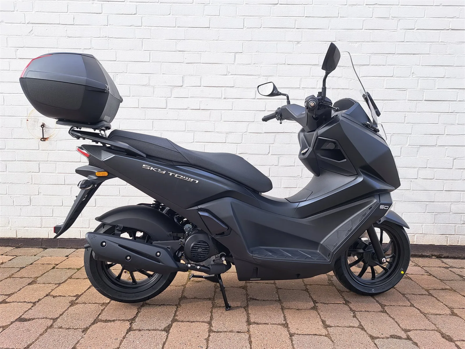 Kymco Sky Town 125i ABS Top Case und Windschild