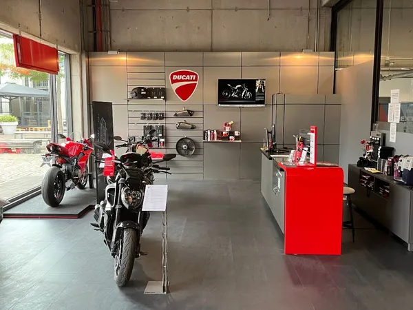 Ducati Diavel V4