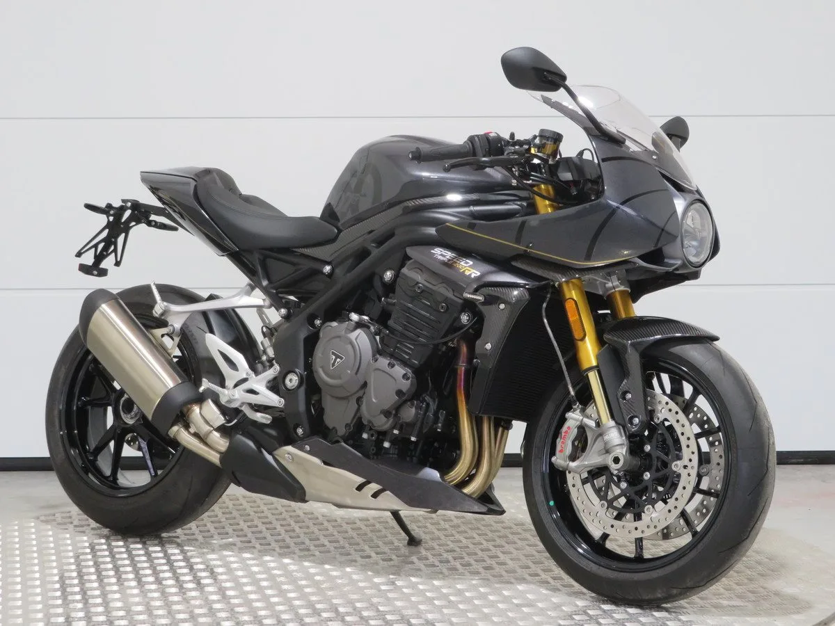 Triumph Speed Triple 1200 RR James Bond Edition