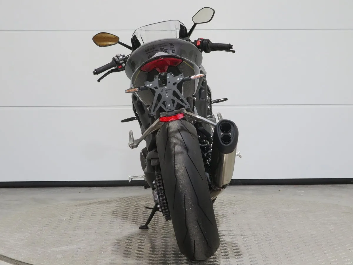 Triumph Speed Triple 1200 RR James Bond Edition