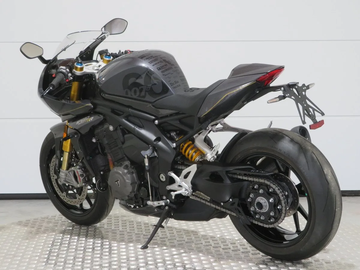 Triumph Speed Triple 1200 RR James Bond Edition