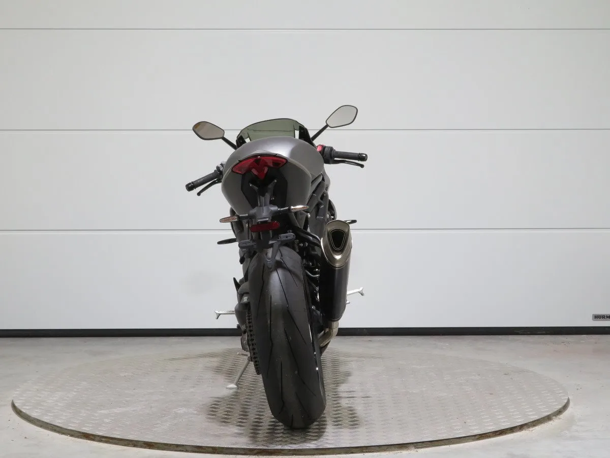 Triumph Speed Triple 1200 RR Breitling Limited Edition