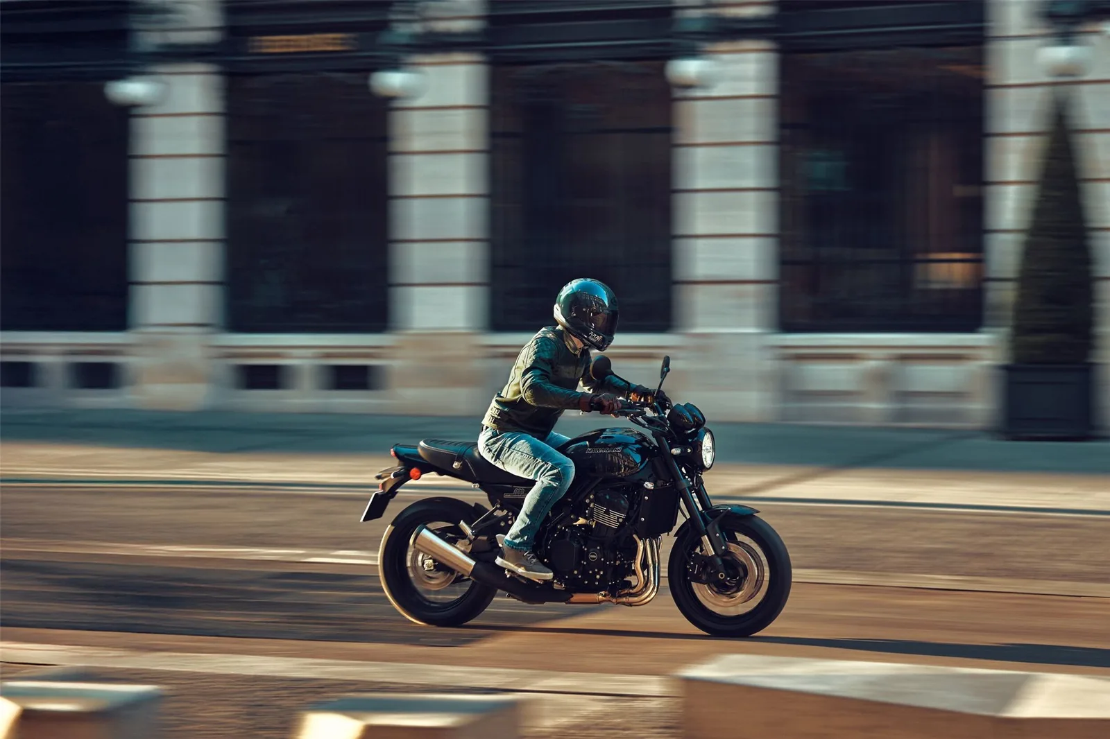 Kawasaki Z900 RS Black Ball Edition