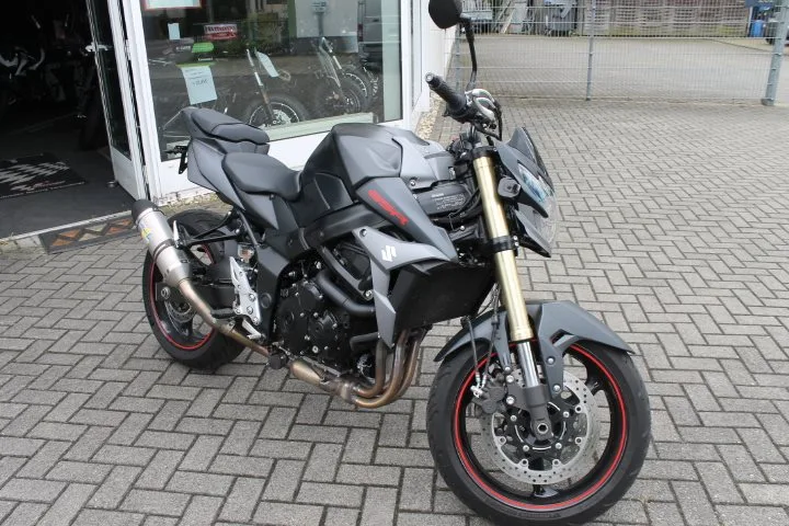 Suzuki GSR 750