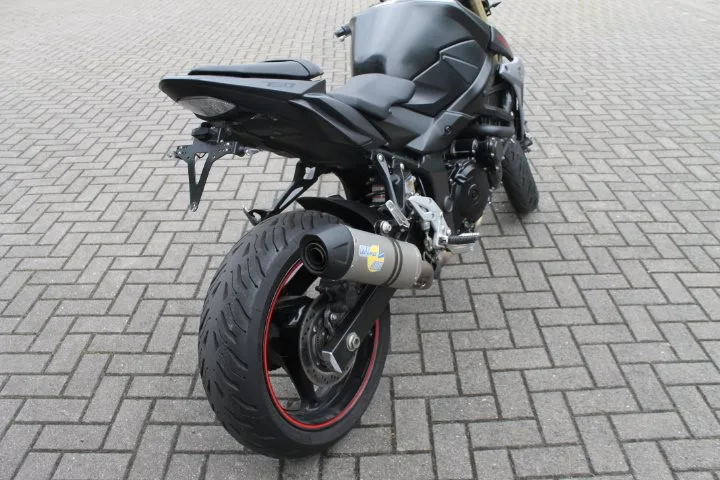 Suzuki GSR 750