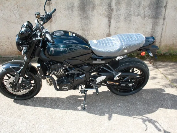 Kawasaki Z900 RS Black Ball Edition
