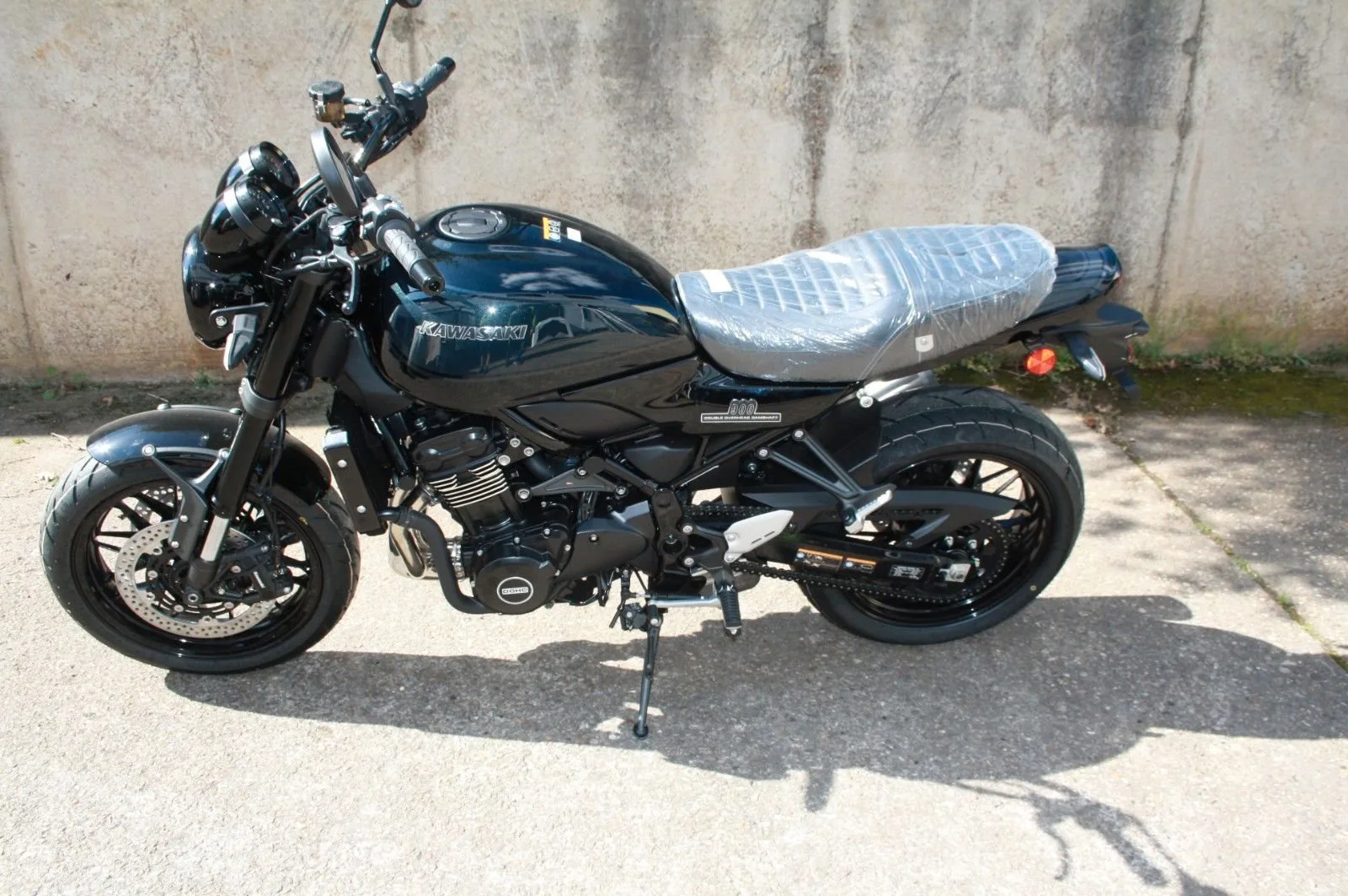 Kawasaki Z900 RS Black Ball Edition