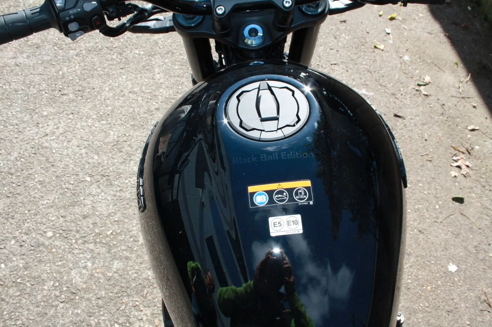 Kawasaki Z900 RS Black Ball Edition