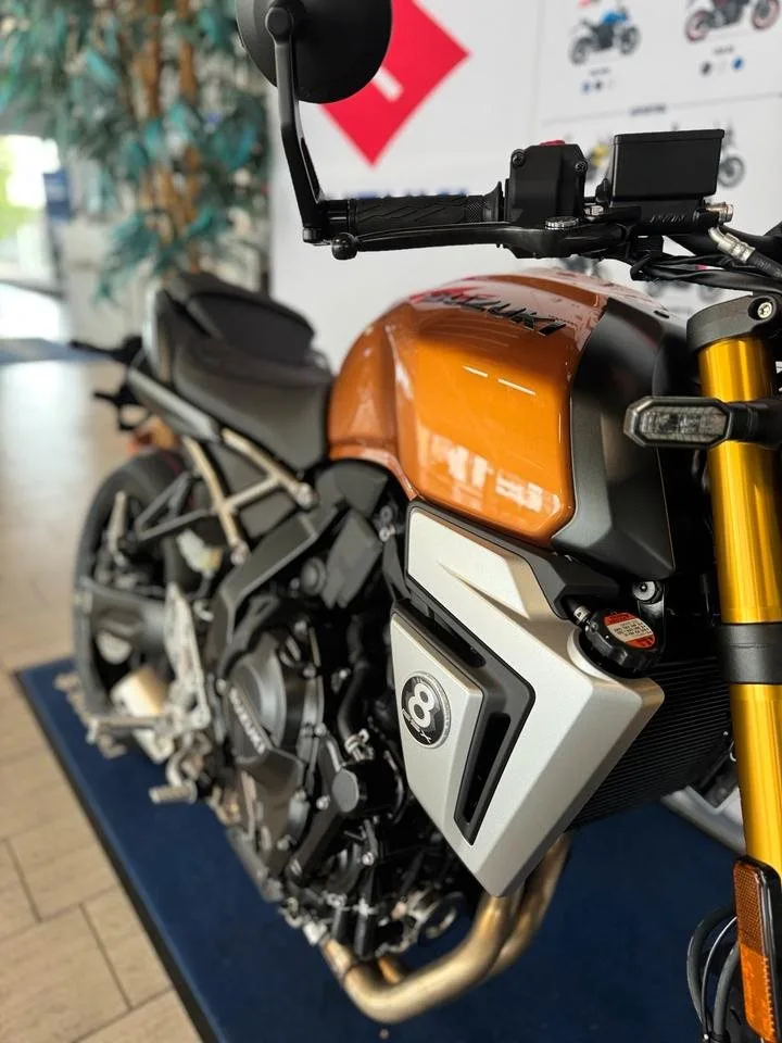 Suzuki GSX-8T