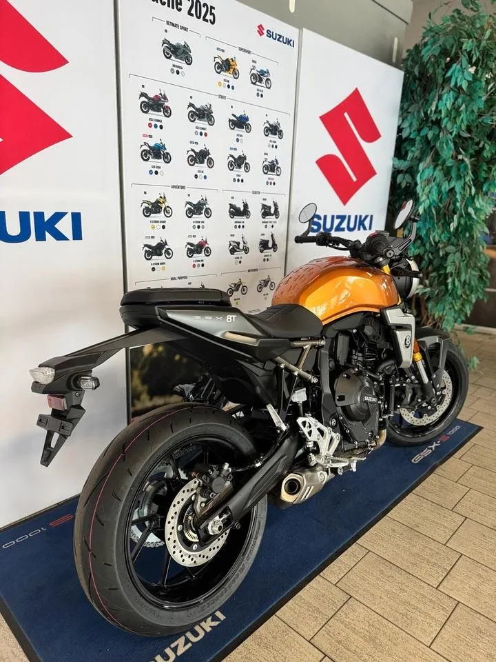 Suzuki GSX-8T