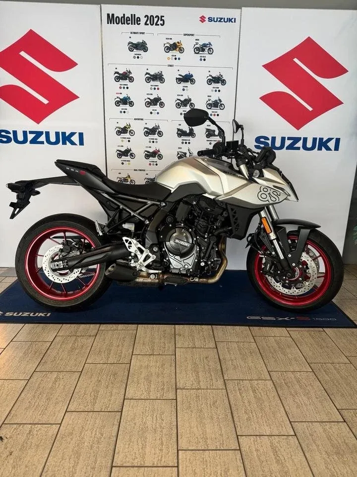 Suzuki GSX-8S