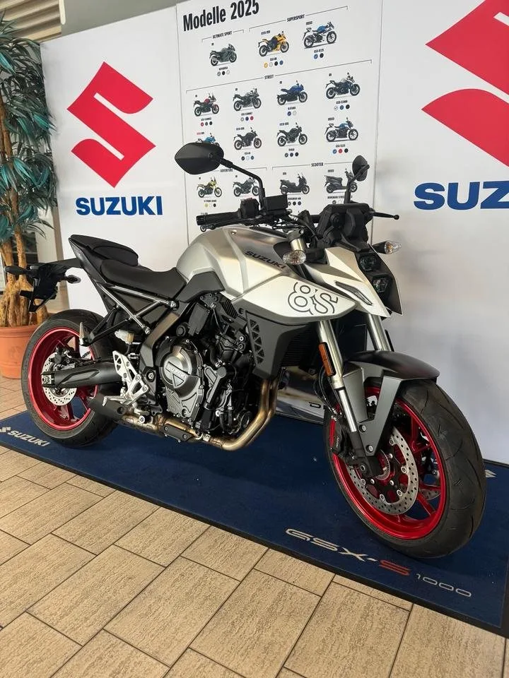 Suzuki GSX-8S